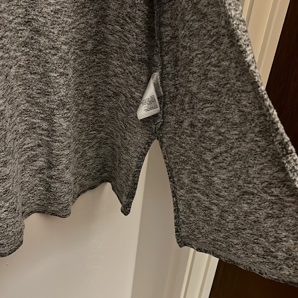 Divided Lightweight Black/White/Gray Threaded Cardigan - Picture 4 of 5